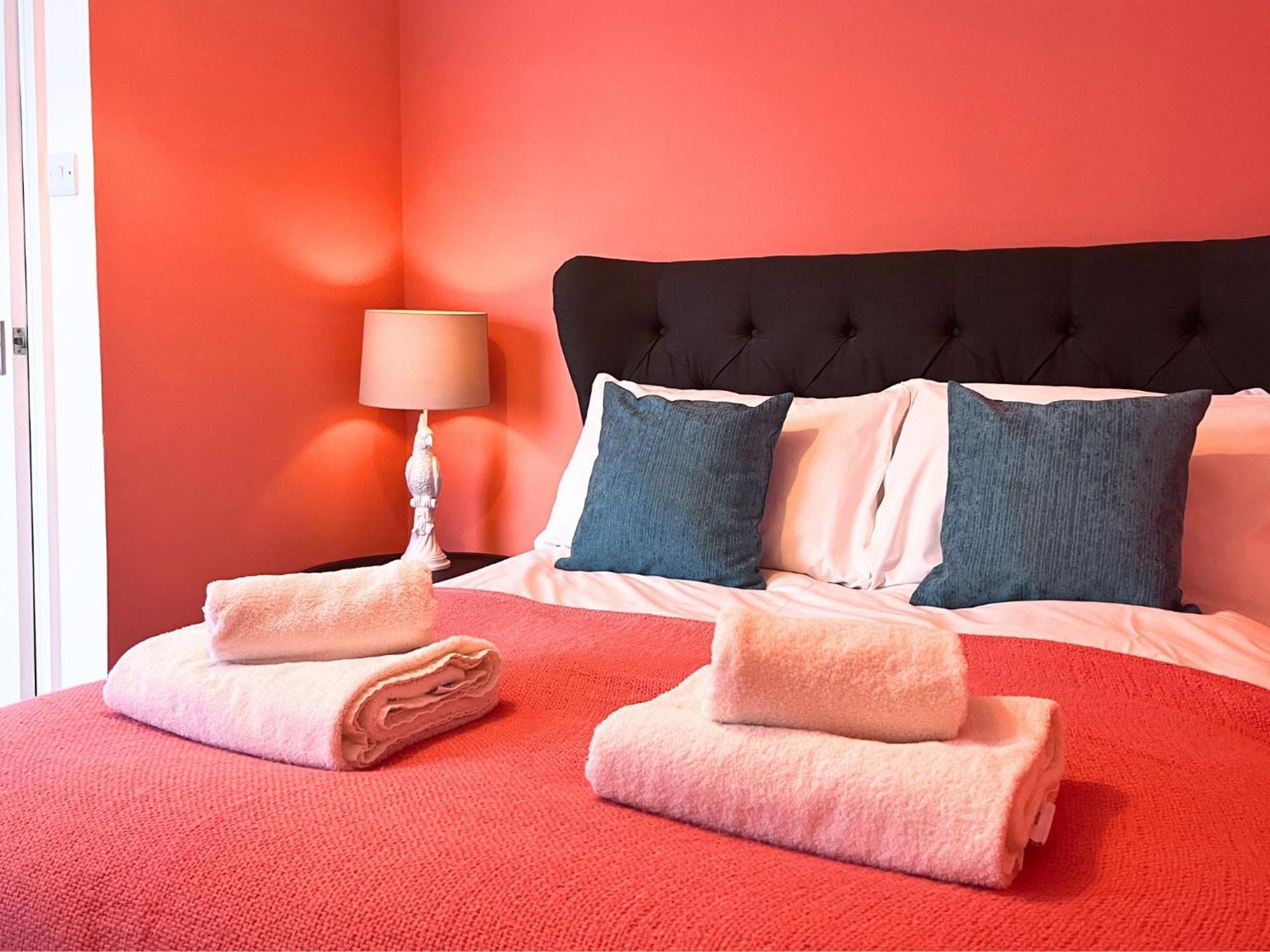 Jekyll'S On Hyde - Spacious Town House - Central Winchester - Free Parking, Sleeps 5 - By Xplus Stays Exterior foto